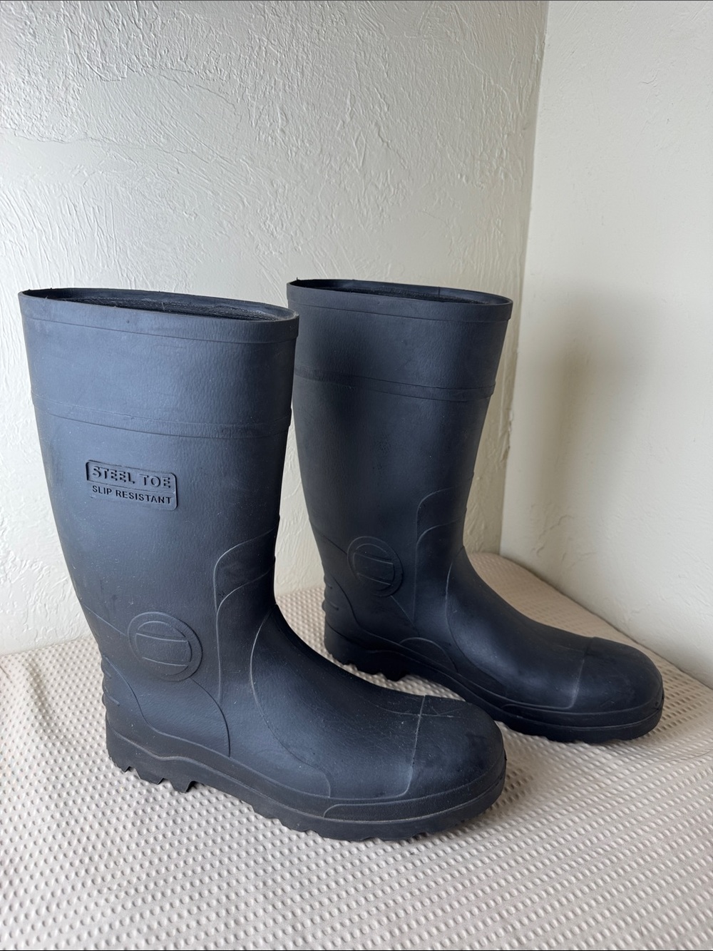 Dunlop Chesapeake Black Steel-Toe Slip-Resistant Men’s Work Boots Size 12